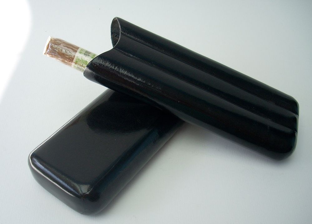Peroniart-1064-cigarcaseblk.jpg